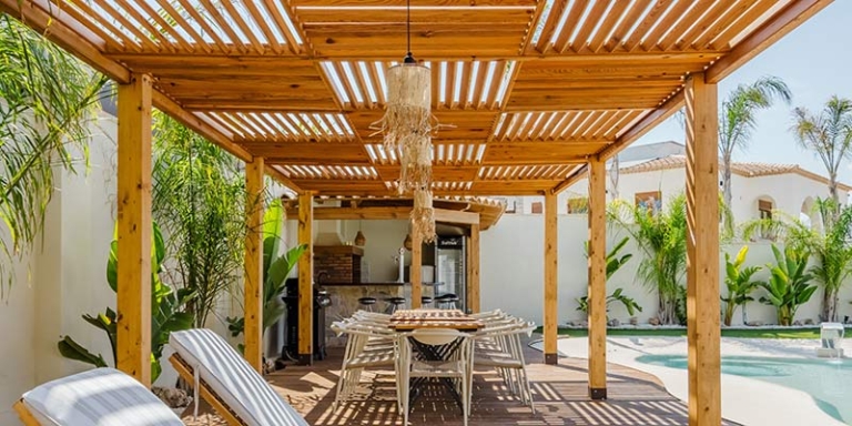 ¿Pérgolas redondas o cuadradas para mi jardín de Málaga?